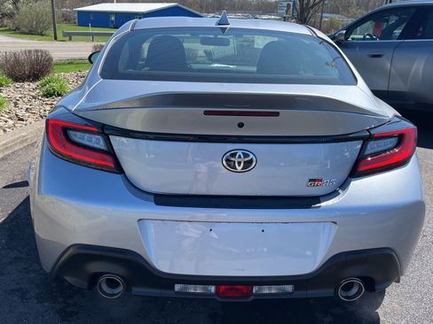 Used 2025 Toyota GR86 Premium w/ Performance Package image 4