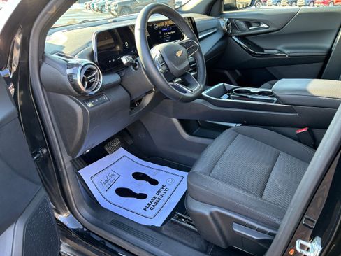 Used 2025 Chevrolet Equinox LT AWD/4WD image 10