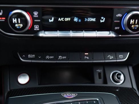 Used 2018 Audi SQ5 Prestige w/ Prestige Package image 36