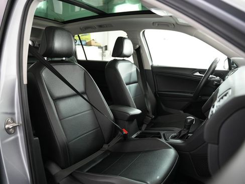 Used 2020 Volkswagen Tiguan SE image 51