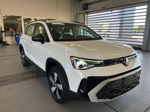 Used 2025 Volkswagen Taos S AWD/4WD image 1