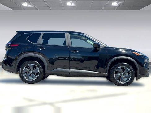 Used 2025 Nissan Rogue SV AWD/4WD image 8