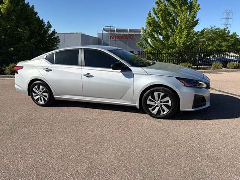 Used 2025 Nissan Altima 2.5 S FWD image 12
