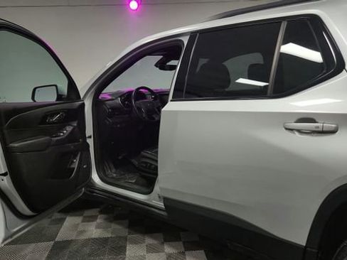 Used 2022 Chevrolet Traverse RS image 17