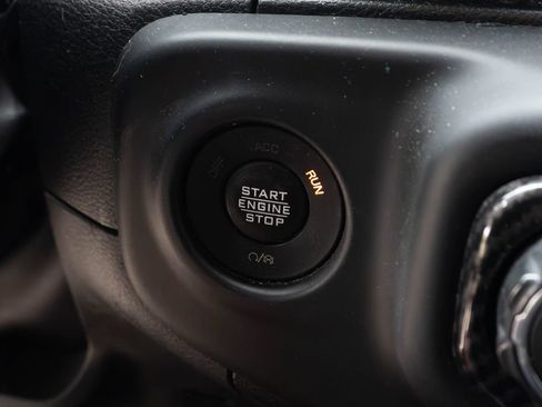 Used 2022 Jeep Wrangler Unlimited Sahara AWD/4WD image 28