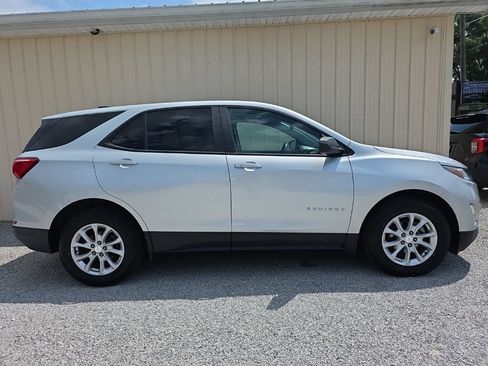 Used 2020 Chevrolet Equinox LS w/ LS Convenience Package AWD/4WD image 5