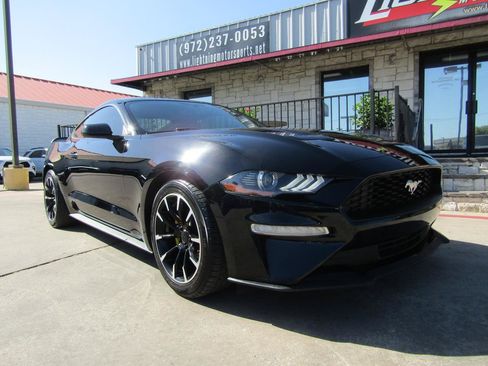 Used 2018 Ford Mustang Coupe RWD image 6
