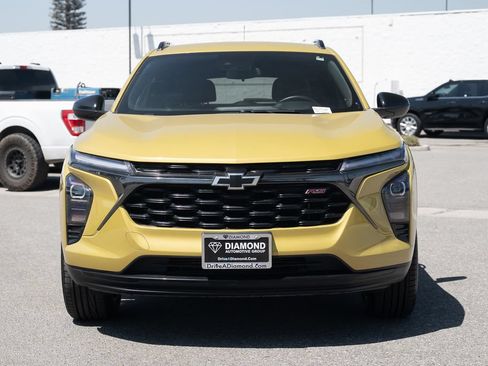 Used 2024 Chevrolet Trax RS w/ Driver Confidence Package FWD image 2
