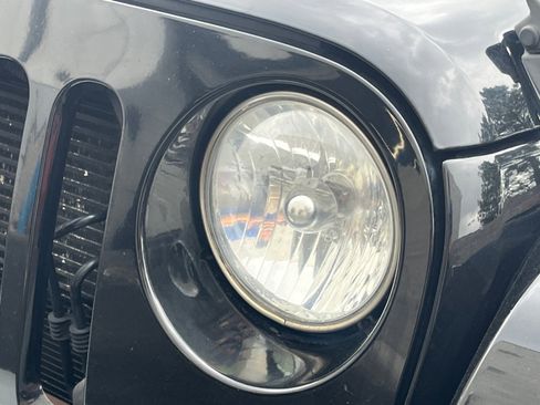 Used 2012 Jeep Wrangler Unlimited Sahara w/ Connectivity Group image 11