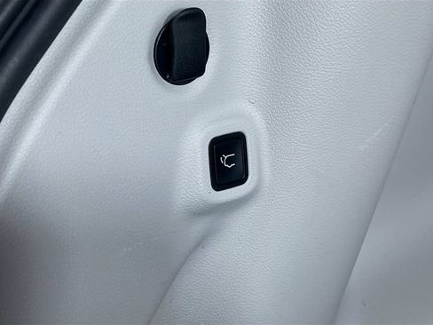 Used 2022 Jeep Compass Latitude w/ Sun and Sound Group AWD/4WD image 25