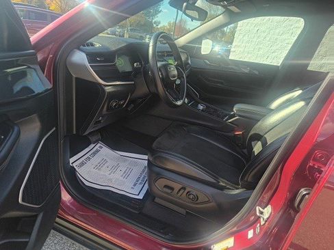 Used 2021 Jeep Grand Cherokee L Altitude image 11