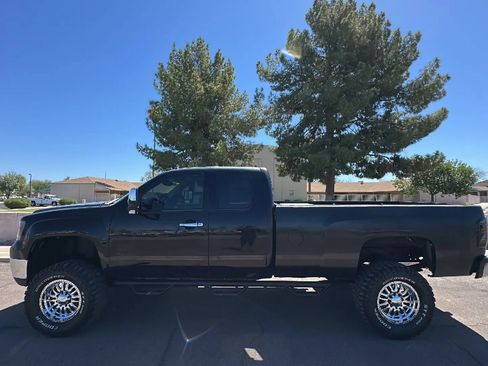 Used 2008 GMC Sierra 2500 SLT w/ Z71 Off-Road Package AWD/4WD image 1