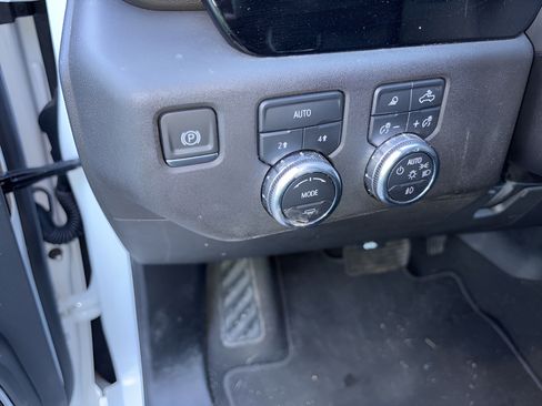 Used 2025 GMC Sierra 1500 SLT AWD/4WD image 24