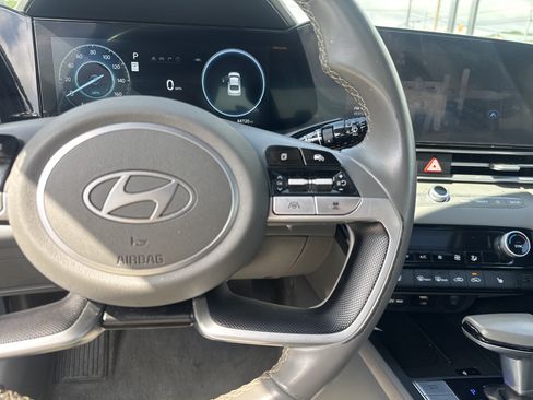 Used 2025 Hyundai Elantra SEL FWD image 19