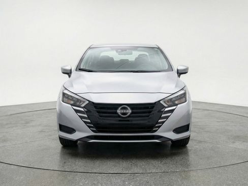 Used 2025 Nissan Versa SV image 2