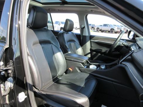 Used 2022 Jeep Grand Cherokee L Limited AWD/4WD image 23