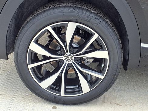New 2026 Volkswagen Atlas Cross Sport SEL Premium R-Line AWD/4WD image 4