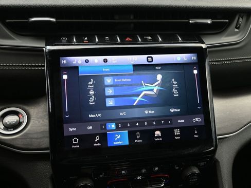 Used 2024 Jeep Grand Cherokee L Limited w/ Luxury Tech Group II image 18