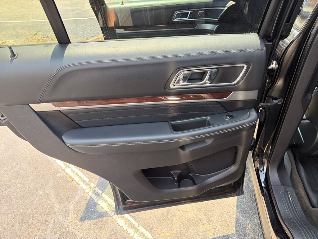 Used 2017 Ford Explorer Platinum AWD/4WD image 39