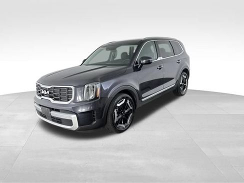 Certified 2025 Kia Telluride S FWD image 5