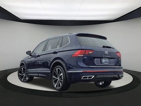 Certified 2022 Volkswagen Tiguan SEL R-Line image 5