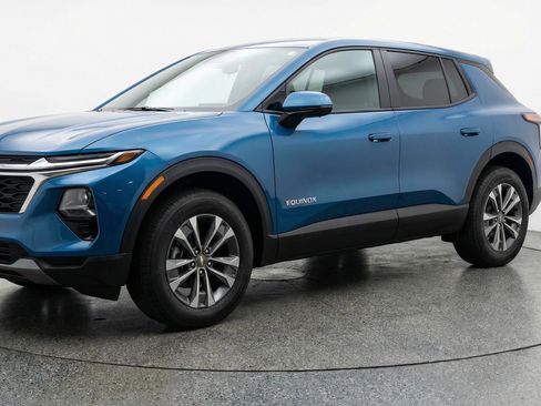 Used 2025 Chevrolet Equinox LT image 3