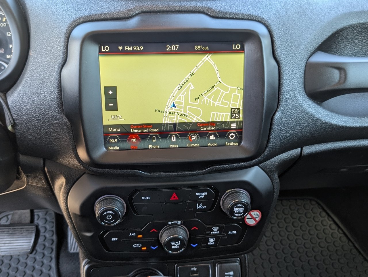 Used 2023 Jeep Renegade Latitude AWD/4WD image 16