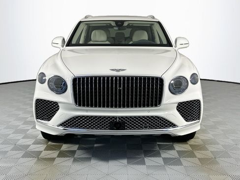 New 2025 Bentley Bentayga image 2