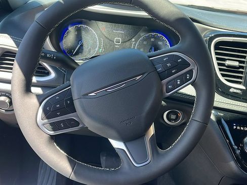 New 2027 Chrysler Pacifica Select AWD/4WD image 12