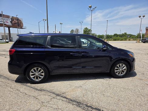 Used 2019 Kia Sedona LX FWD image 4