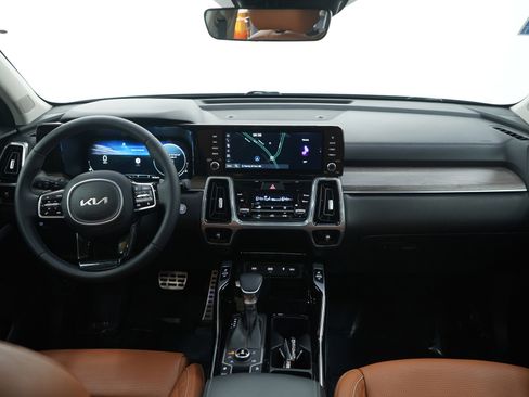 Used 2023 Kia Sorento SX Prestige image 18