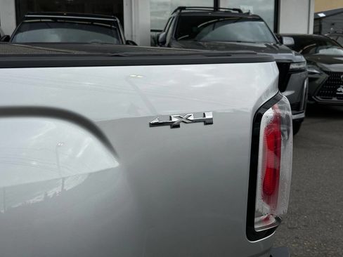 Used 2016 GMC Canyon SLT image 4