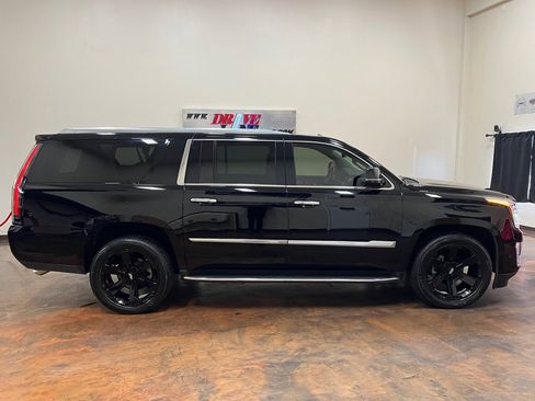 Used 2018 Cadillac Escalade ESV Luxury image 9