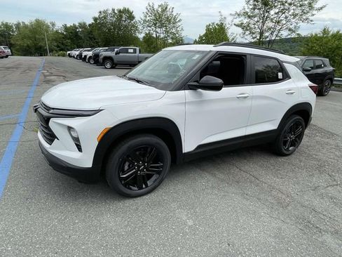 New 2026 Chevrolet TrailBlazer LT w/ Convenience Package AWD/4WD image 3