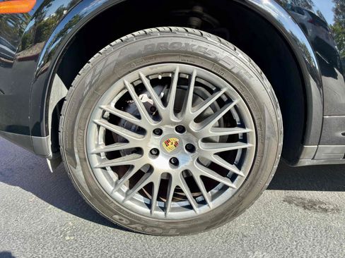 Used 2017 Porsche Cayenne AWD/4WD image 12