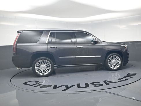 Used 2018 Cadillac Escalade Platinum AWD/4WD image 10