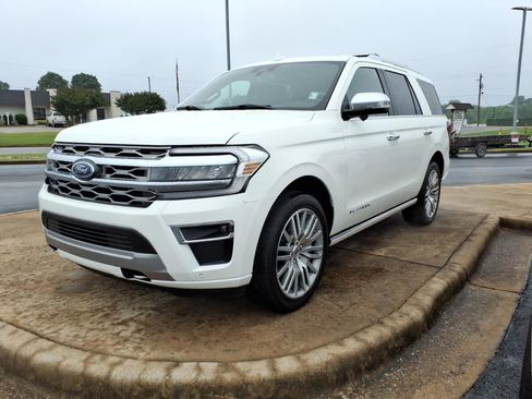 Used 2022 Ford Expedition Platinum AWD/4WD image 3