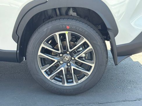 New 2026 Toyota Corolla Cross XLE w/ Convenience Package FWD image 18