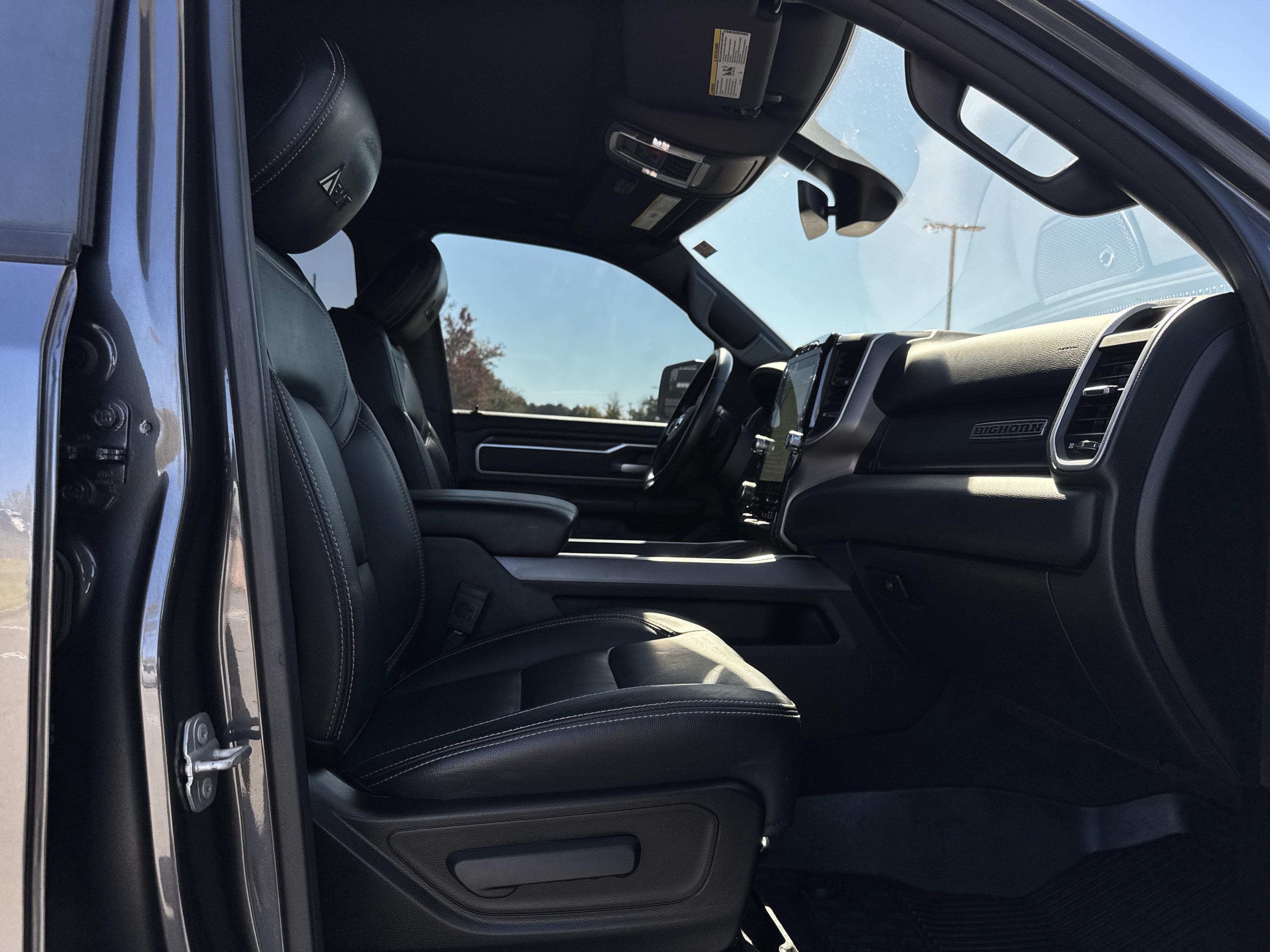 Used 2022 RAM 1500 Big Horn AWD/4WD image 32
