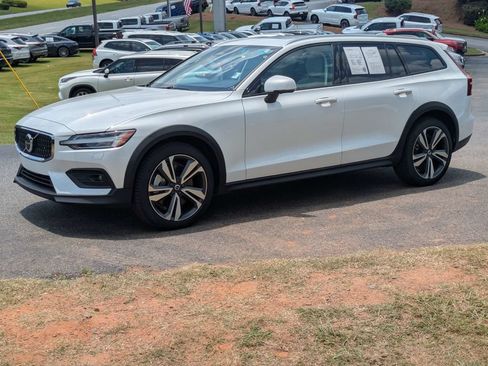 Used 2026 Volvo V60 B5 Cross Country Plus w/ Protection Package Premier AWD/4WD image 2