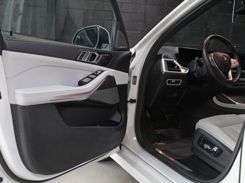 Used 2023 BMW X7 xDrive40i w/ Premium Package AWD/4WD image 25