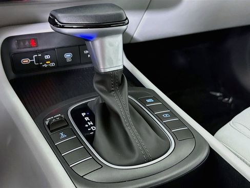 Certified 2025 Hyundai Kona SEL AWD/4WD image 10
