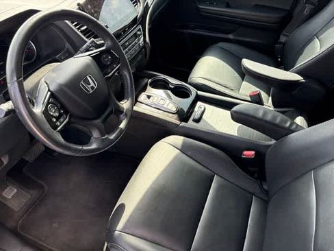 Used 2022 Honda Pilot Touring image 9
