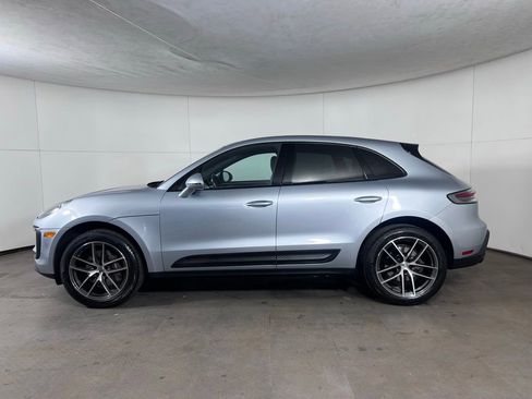 Certified 2024 Porsche Macan image 2
