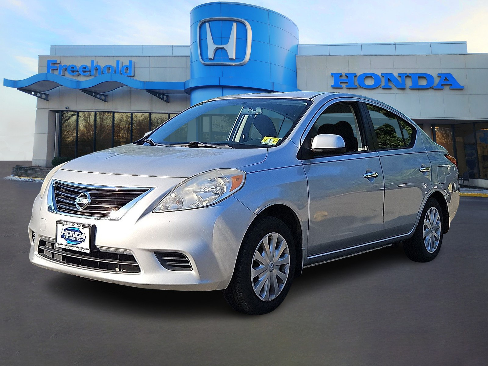 Used 2013 Nissan Versa SV w/ Convenience Pkg FWD image 3