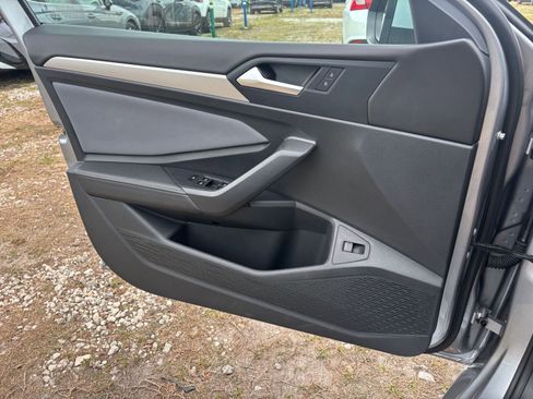 Used 2025 Volkswagen Jetta SE image 18