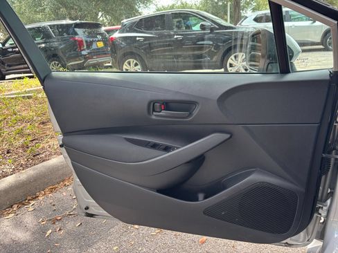 Used 2025 Toyota Corolla LE FWD image 18