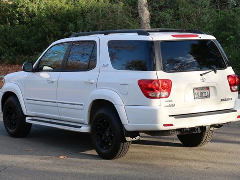 Used 2006 Toyota Sequoia SR5 image 4