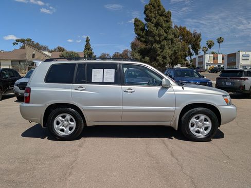 Used 2007 Toyota Highlander 2WD w/ 3rd Row image 5