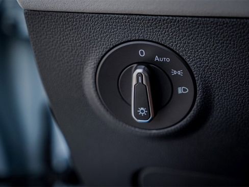 New 2026 Volkswagen Taos SE image 23